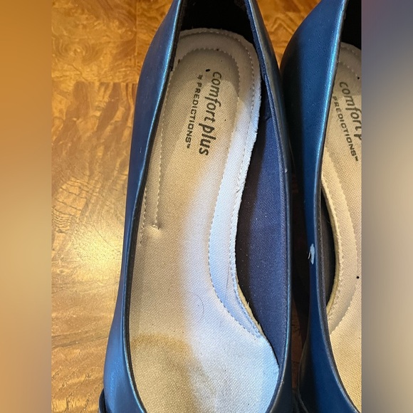 Navy blue comfort plus heels size 8 1/2 - Picture 2 of 5